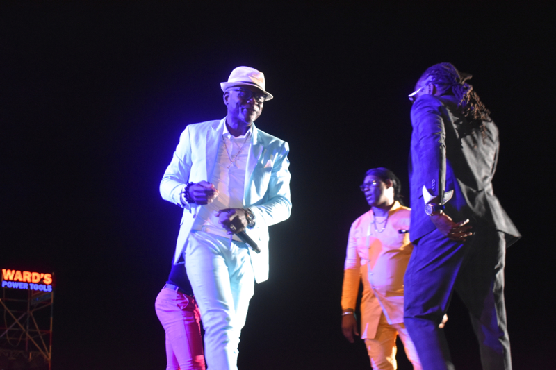 Headlined by Dynamic Duo, Buju and 'Uncle Beres', Intimate Concert