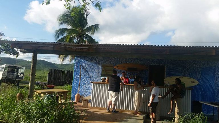 Longboarder's Bar & Grill