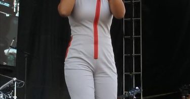 Tessanne Chin performing at Groovin in the Park 2016