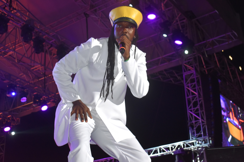 Headlined by Dynamic Duo, Buju and 'Uncle Beres', Intimate Concert