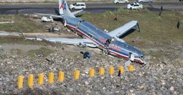 American Airlines 737 crashes in Kingston