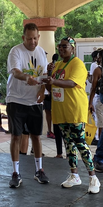 Dr Sue Charitable Foundation Donates to Jamaica Hi-5K Run - Walk Adopt-a-Clinic initiative