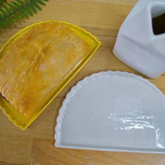 Eat in Style - Jamaican Patties Now Have Their Own Plate