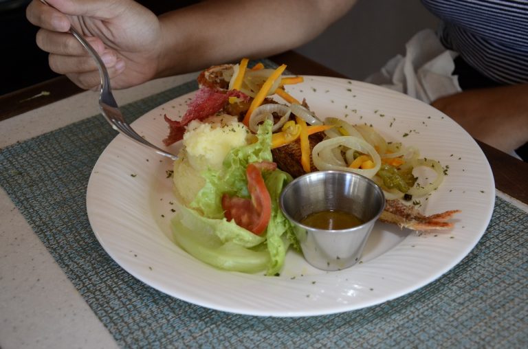 Escoveith Fish and Mashed Potatoes_ Cafe Mocha Mobay