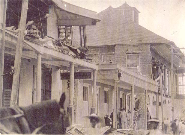 Kingston Post Office Townhall - Earthquake in Jamaica in 1907 - Photo provided to Jamaicans.com by Dr. John deMercado