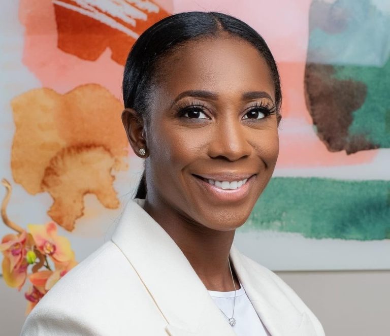 Shelley-Ann Fraser-Pryce - Jamaican Women Athlete - Track Star - Pocket Rocket